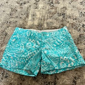 Lilly Pulitzer. The Callahan shorts. Size 0. Blue and white patterned